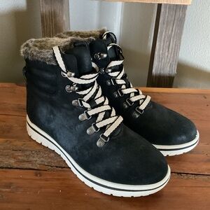 Cliffs by White Mountain Black High-Top boots size 8